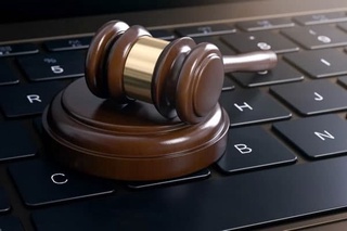 Гаровга қўйилган мол-мулкнинг очиқ кимошди савдода сотилишини гаровга қўювчининг илтимосига асосан кечиктирилишига йўл қўйилмайди