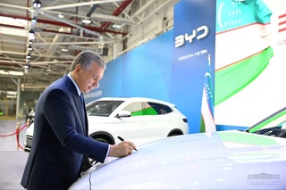 Аввалин мошинҳои электрикӣ дар корхонаи BYD дар Ҷиззах истеҳсол карда шуданд