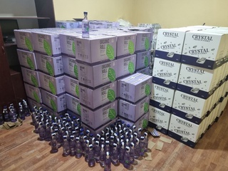 Хоразмда ноқонуний алкоголь маҳсулотларини тайёрлаб келган яширин цехлар фош этилди