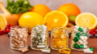 В Узбекистане разрешили беспошлинный ввоз до 3 кг БАДов для личных нужд