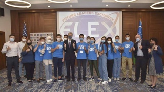 Посол США в Узбекистане встретился со стипендиатами программы FLEX-обучения в США по обмену