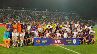 Бахтиёр Ашурматов и Сервер Джепаров сыграли за «Легенд Азии» в матче с «Легендами Барселоны»