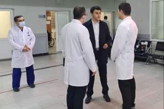 Yangi sogʻliqni saqlash vaziri yarim tunda shifoxonalarga bordi