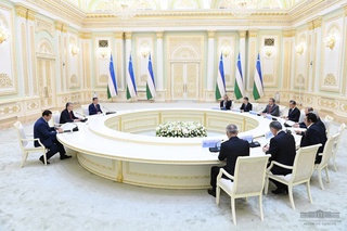 Президент Шавкат Мирзиёев ШҲТга аъзо давлатлар делегацияларининг раҳбарларини қабул қилди