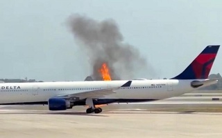 Орландо аэропортида самолёт ёниб кетди