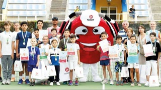 Им было места мало на кортах, или О красных, оранжевых и зеленых теннисных мячах