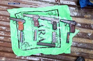 СГБ изъяла у жителя Бухары три пистолета Макарова и один ТТ