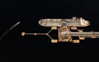 AQSh Rossiyaga tankerlardagi neftni bir oy davomida sotishga ruxsat berdi