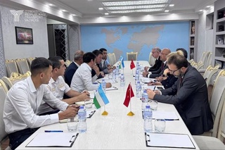 Узбекистан и Турция договорились к началу 2026 года перевести всю документацию по грузоперевозкам в электронную форму