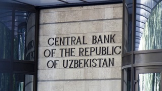 Ввоз валюты коммерческими банками – по уведомлению, вывоз – по разрешению