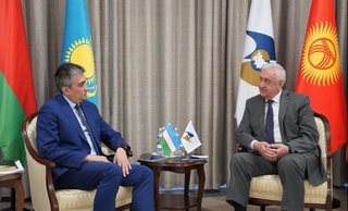 Ўзбекистон элчиси Ботиржон Асадов Евроосиё иқтисодий комиссияси ҳайъати раиси Михаил Мясникович билан учрашди