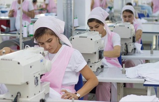 Пахта-тоқымашылық ҳәм тигиў-трикотаж санааты кәрханаларына салық ҳәм бажыхана жеңилликлери бериледи