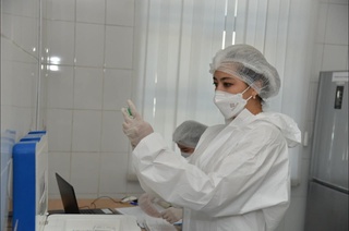 Мактаб ва боғча ходимлари ҳамда сурункали касаллиги бор фуқароларни ҳам коронавирусга қарши эмлаш бошланди