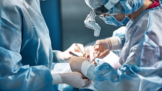 Ҳиндистонлик шифокорлар эркакдан 14 килограмм оғирликдаги саратон ўсимтасини олиб ташлашди