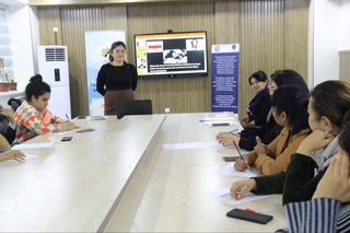 Тарзи зиндагии духтарону занонро  дар ҷомеа тағйир дода