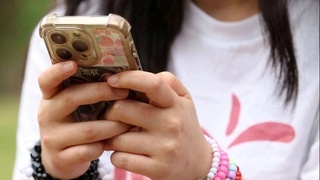 Фридрих Мерц Германияда вояга етмаганлар учун ижтимоий тармоқлардаги чекловларни қўллаб-қувватлади