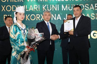 В ГП «Навоийуран» в связи с профессиональным праздником горняков и металлургов поощрили представителей сферы