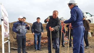 Cирдарё туманида "Ёш тадбиркорлар" коворкинг маркази ва “Ёшлар меҳнат гузари” копмлекси қурилишига старт берилди