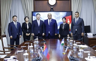 “Moʻgʻuliston – Oʻzbekiston” parlamentlararo doʻstlik guruhi aʼzolari bilan uchrashuvi boʻldi oʻtdi