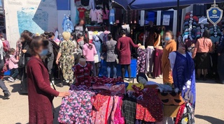 “Бек-барака” бозорида сотувчидан кунлик пул талаб қилган аёллар гуруҳи қўлга олинди