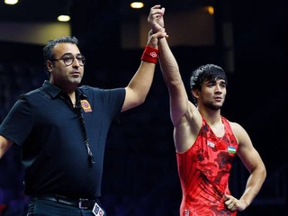 Умиджон Ҷалолов ба Ӯзбекистон медали биринҷии чемпионати ҷаҳонро овард