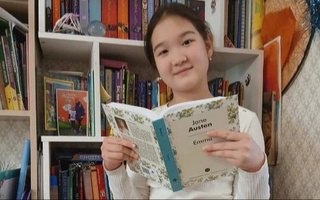 Ostona shahridagi maktabda tahsil olayotgan 11 yoshli o'quvchi to'rt tilda 853 ta kitob o'qidi