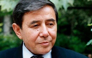 “Chiroq koʻtargan odam” Oʻtkir Hoshimov haqida hikoya qiladi