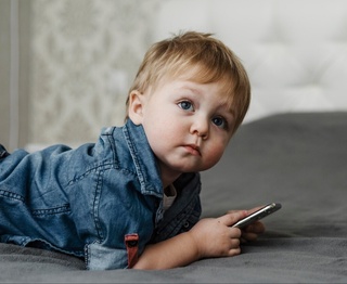 Болалар телефондан бир кунда неча соат фойдаланиши мумкин?