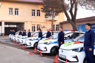 Тошкентда автобуслар ҳаракатини назорат қилувчи ходимларга махсус машиналар топширилди