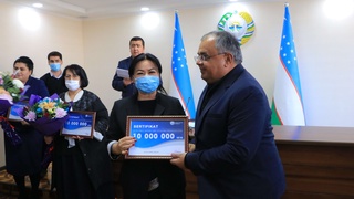 Кўрсаткичи юқори бўлган 18 та мактаб директори пул мукофотлари билан рағбатлантирилди