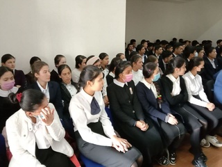 Qorako'l litseyiga taniqli akademiklar tashrif buyurishdi