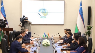 Председатель Центризбиркома Зайниддин Низамходжаев встретился с председателем избирательной комиссии Сушил Чандра