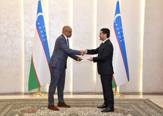 Вазири корҳои хориҷии Ӯзбекистон эътимодномаи Сафири Серра-Леонеро қабул кард