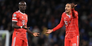 “Bavariya” futbolchisi “Manchester Siti”ga qarshi o'yindan so'ng jamoadoshining yuziga musht tushirdi