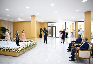 Президенты Узбекистана и Таджикистана посетили современное текстильное предприятие