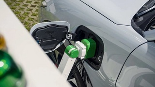 Elektromobillarni quvvatlantiradigan robot ixtiro qilindi