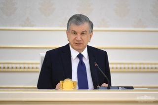 President chairs a meeting on construction and improvement of multifamily housing services