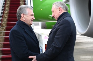 Шавкат Мирзияев жұмыс сапарымен Санкт-Петербургке барды