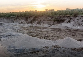 Ноқонуний қум-шағал қазилиши натижасида табиатга 87 миллиард сўмдан ортиқ зарар етказилди