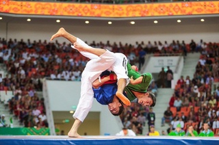 Kurrai zaminda keng quloch yozaver – belbog'li kurash!