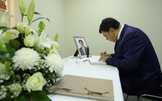 Азиз Абдухакимов почтил память Синдзо Абэ