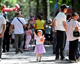 В Кыргызстане приняты поправки в законы для защиты детей от вредной информации