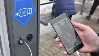 Узбекистанцев предупредили об опасности бесплатных станций для зарядки телефонов