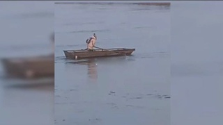 Мектепке қайықпен қатынайтын бекабадтық оқушы қыз енді күнде өзеннен өтпейді