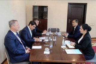 Омбудсман Конрад Аденауэр жамғармасининг Тошкентдаги ваколатхонаси раҳбари билан учрашди