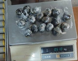 Через курьерские отправления пытались переслать почти 1 кг гашиша - нарушители задержаны