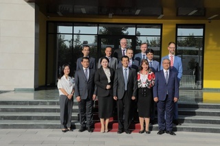 Хорижий давлат элчилари Президент мактаби фаолияти билан танишди