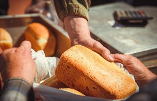 Оилавий корхона раҳбаридан пул талаб қилган лойиҳачи ва лаборатория мудири ушланди