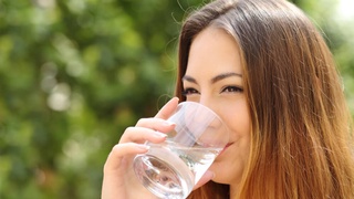 Жаҳон соғлиқни сақлаш ташкилоти иссиқ об-ҳаво шароитида қандай ичимликлар ичмаслик юзасидан тавсиялар берди