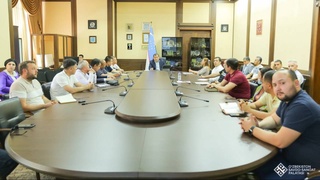 Масъалаҳои бо хӯроки бепул таъмин намудани хонандагони синфҳои ибтидоӣ муҳокима шуданд